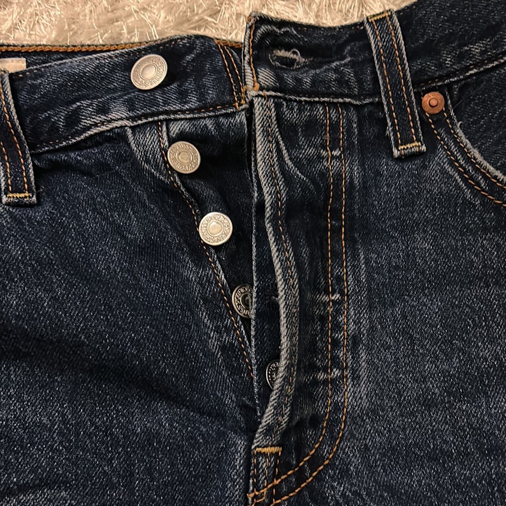 2 LEVIS Ribcage Shorts - Picture 6 of 10